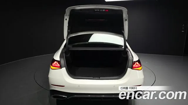 Mercedes-Benz E-Class — Фото автомобиля 20