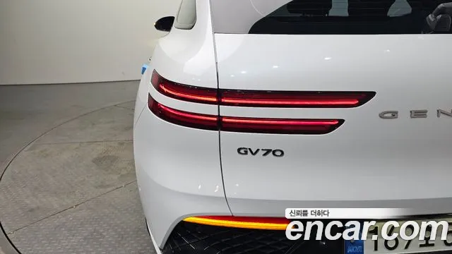 Genesis GV70 2.5T Бензин AWD — Фото автомобиля 19