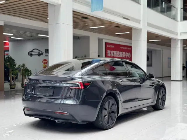 Tesla Model 3 2025 Model Rear-Wheel Drive Edition — Фото автомобиля 5