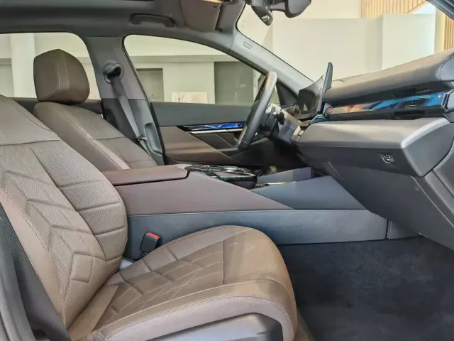 BMW 5 Series — Фото автомобиля 16