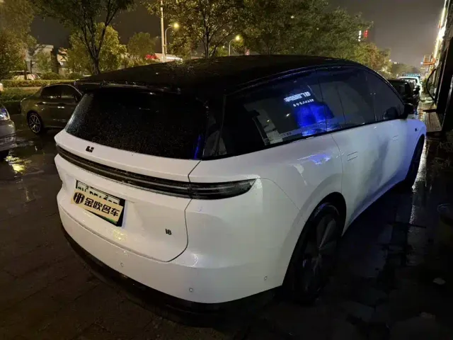 Li Auto i8 — Фото автомобиля 6