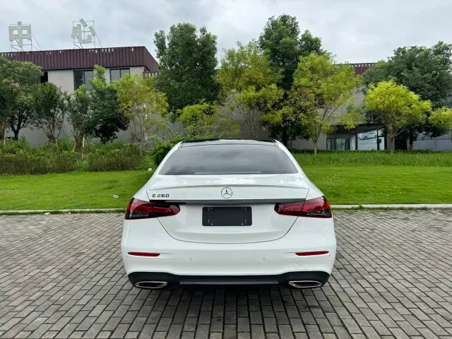 Mercedes-Benz E-Class — Фото автомобиля 8