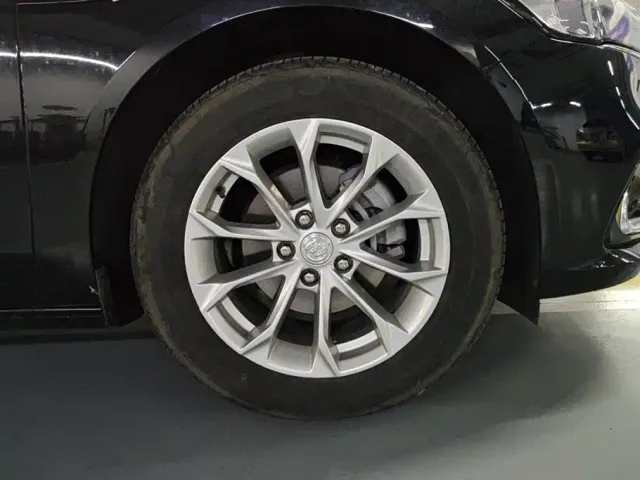 Buick LaCrosse — Фото автомобиля 6