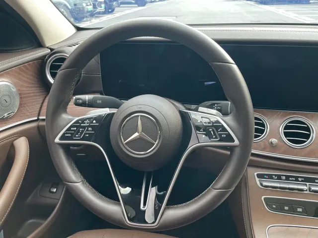 Mercedes-Benz E-Class — Фото автомобиля 9