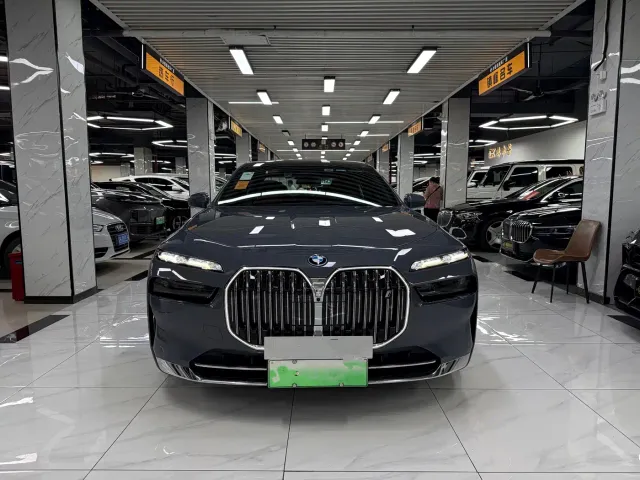 BMW i7 — Фото автомобиля 2