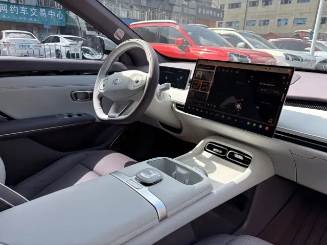 Changan Qiyuan A06 — Фото автомобиля 10