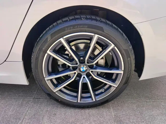 BMW 3 Series — Фото автомобиля 16