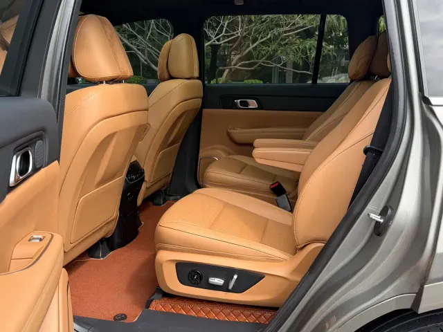 Li Auto ONE — Фото автомобиля 9