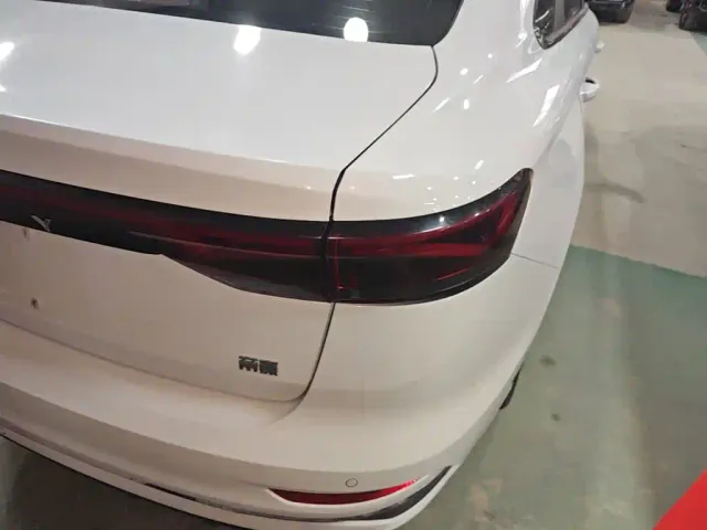 Geely Emgrand — Фото автомобиля 7