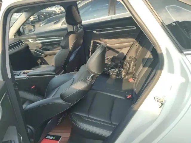 Geely Emgrand — Фото автомобиля 11