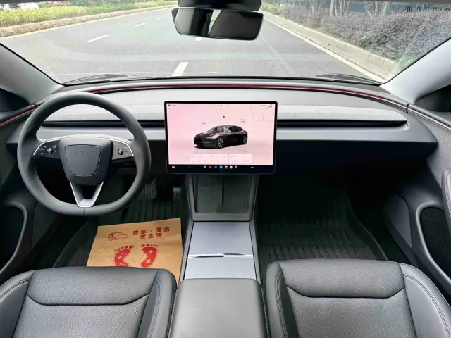 Tesla Model 3 — Фото автомобиля 13