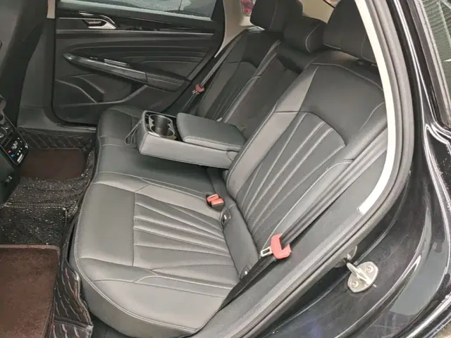 Volkswagen Passat — Фото автомобиля 16