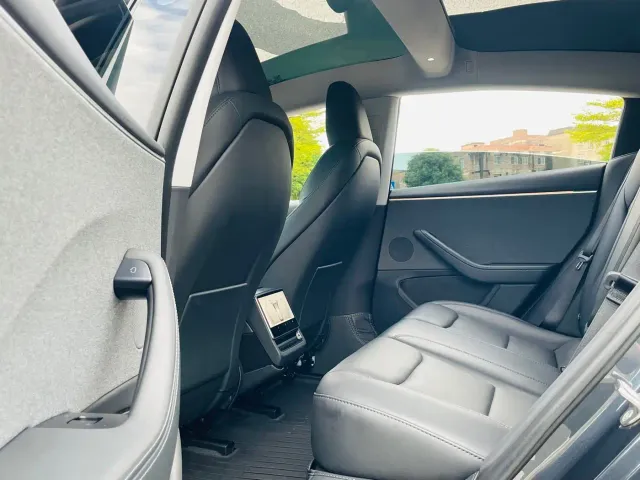 Tesla Model 3 — Фото автомобиля 19