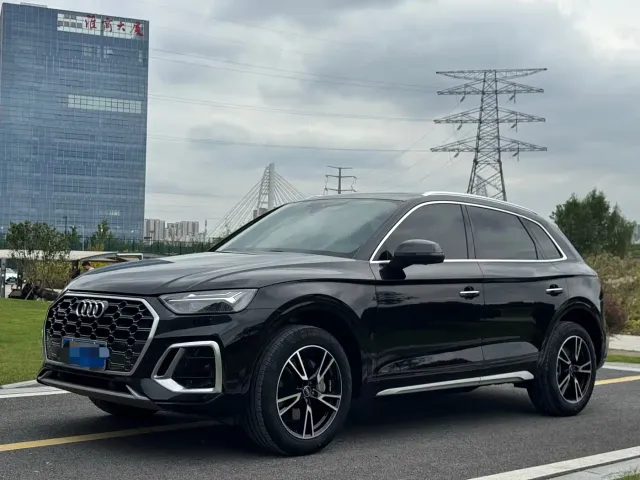 Фотография автомобиля — Audi Q5L