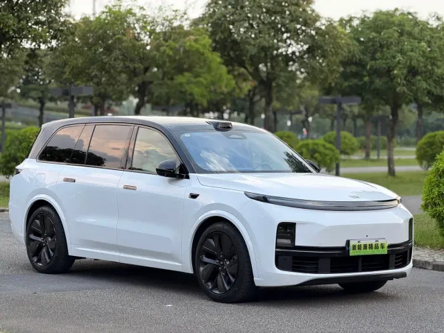 Li Auto L9 — Фото автомобиля 2