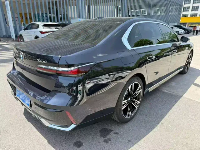 BMW 7 Series — Фото автомобиля 7