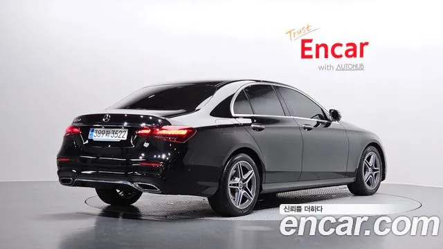 Mercedes-Benz E-Class — Фото автомобиля 2