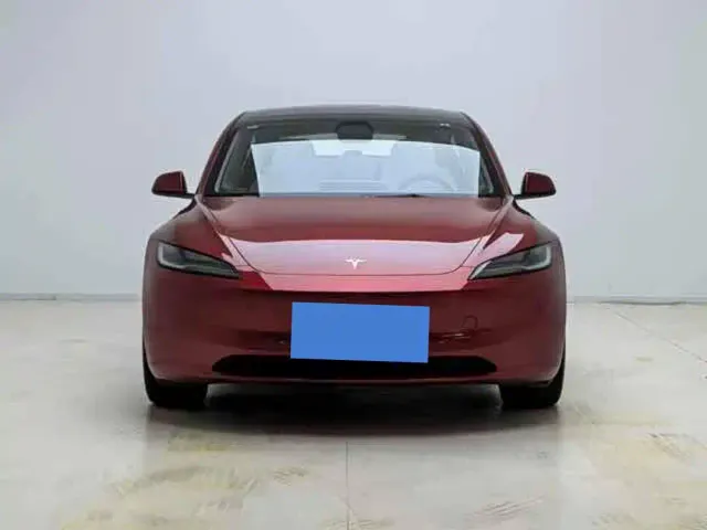 Tesla Model 3 — Фото автомобиля 2