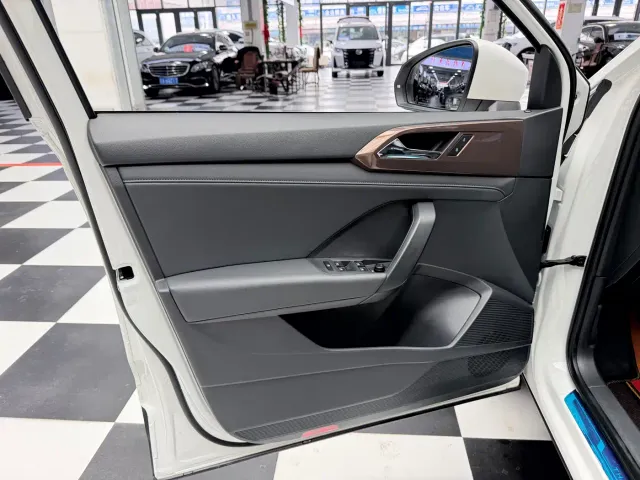 Volkswagen Tharu — Фото автомобиля 17