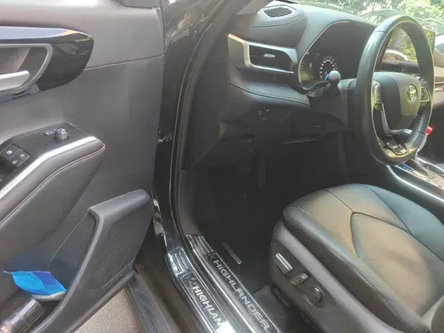 Toyota Highlander — Фото автомобиля 13