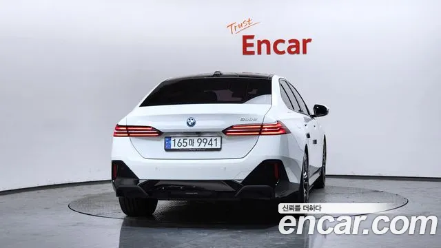 BMW 5 Series G60 — Фото автомобиля 4