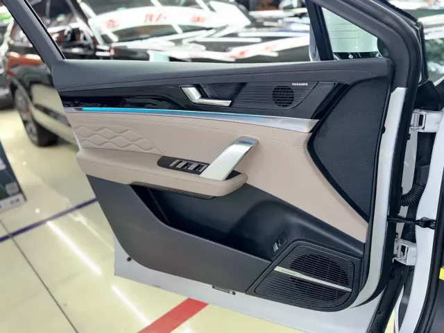 BYD Tang — Фото автомобиля 14