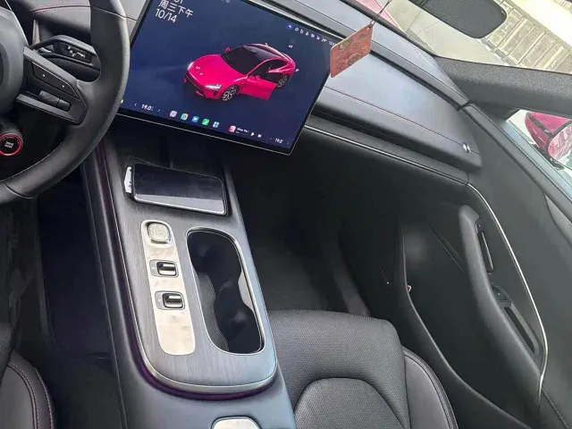 Xiaomi SU7 — Фото автомобиля 9