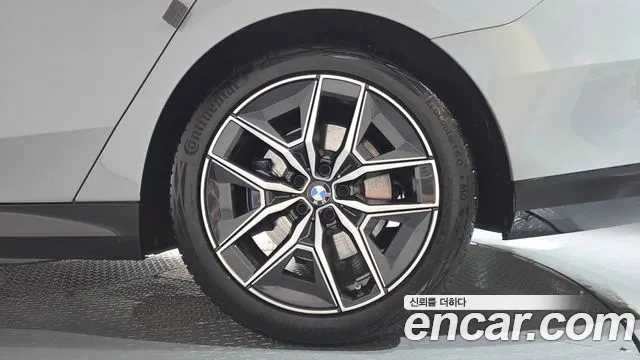 BMW 5 Series G60 — Фото автомобиля 21