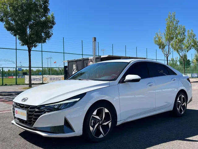 Фотография автомобиля — Hyundai Elantra