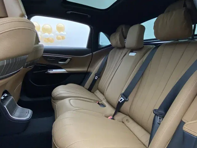 Mercedes-Benz E-Class — Фото автомобиля 20
