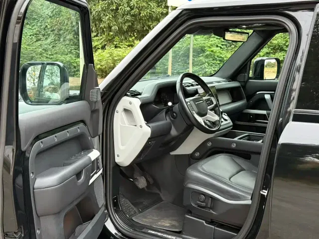 Land Rover Defender — Фото автомобиля 9