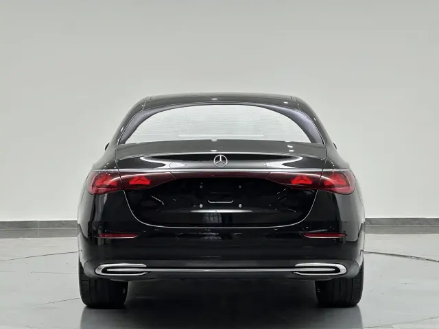 Mercedes-Benz E-Class — Фото автомобиля 8