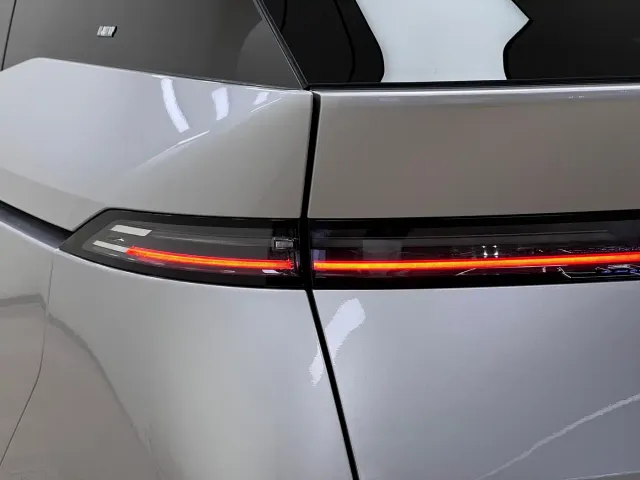 Xpeng X9 — Фото автомобиля 9