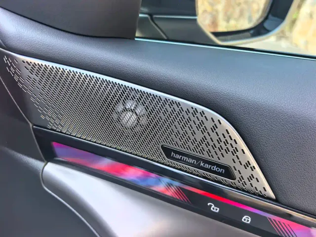 BMW 5 Series — Фото автомобиля 10