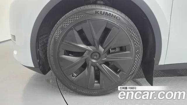 Tesla Model Y — Фото автомобиля 5