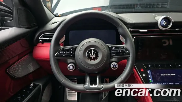 Maserati Grecale — Фото автомобиля 13