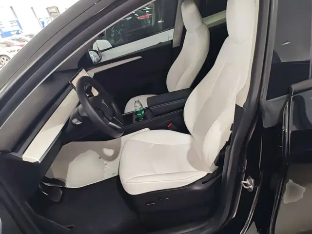 Tesla Model Y — Фото автомобиля 14
