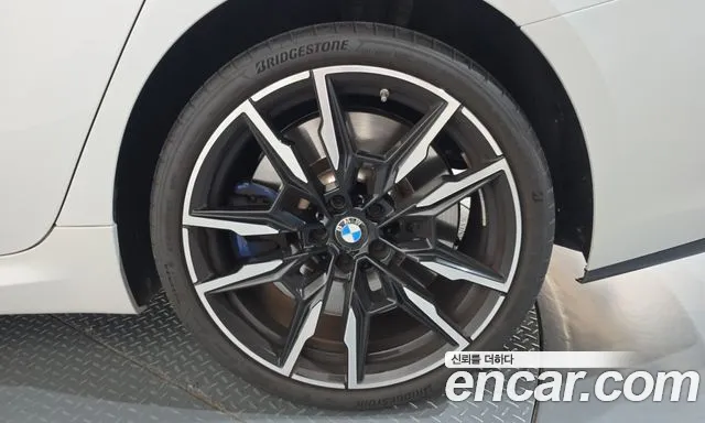 BMW 8 Series G15 — Фото автомобиля 6