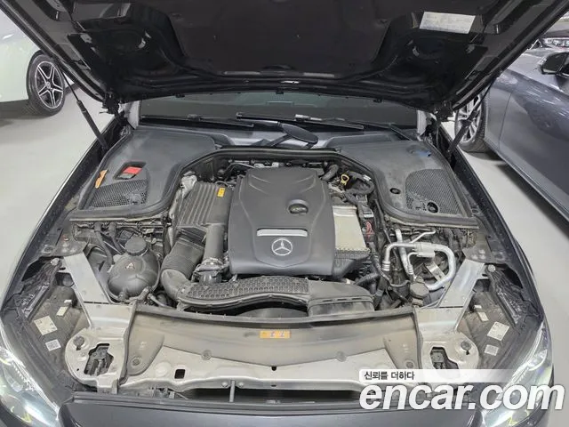Mercedes-Benz E-Class — Фото автомобиля 6