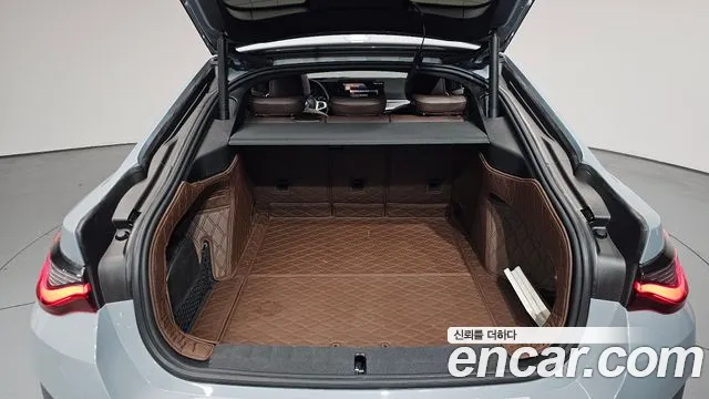 BMW i4 — Фото автомобиля 17