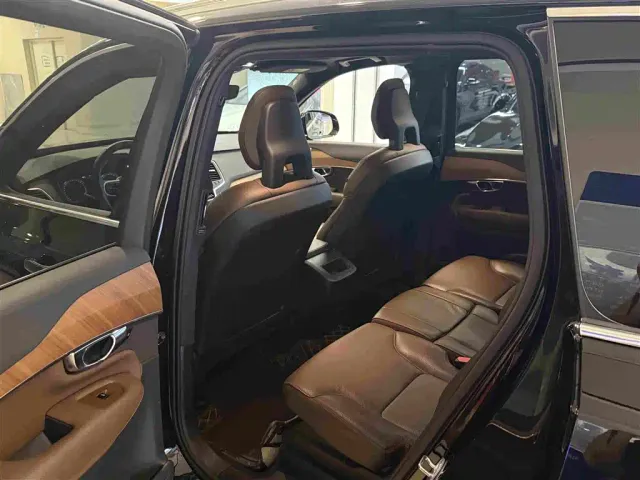 Volvo XC90 — Фото автомобиля 7