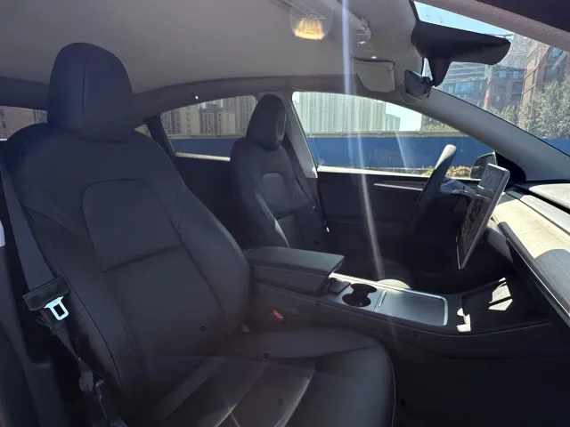 Tesla Model Y — Фото автомобиля 13