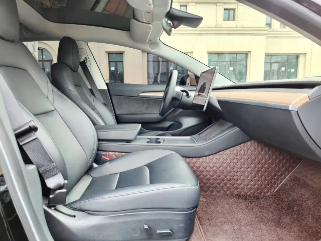 Tesla Model 3 — Фото автомобиля 5
