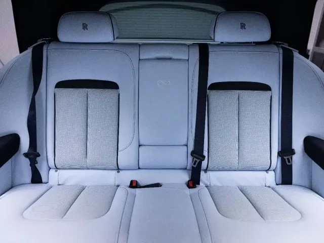 Rolls-Royce Cullinan — Фото автомобиля 16