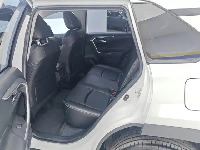 Toyota RAV4 — Фото автомобиля 11