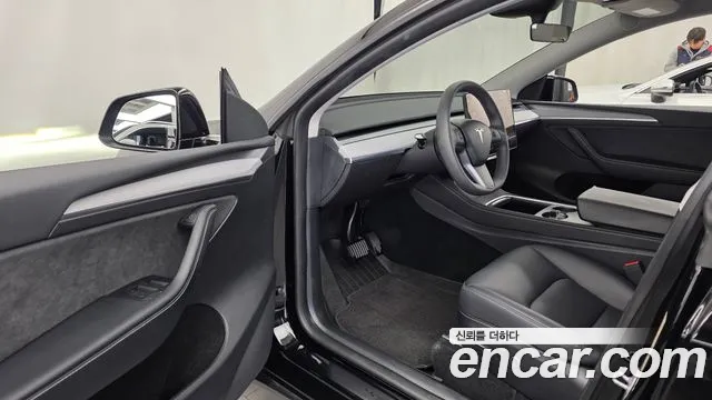 Tesla Model Y — Фото автомобиля 15