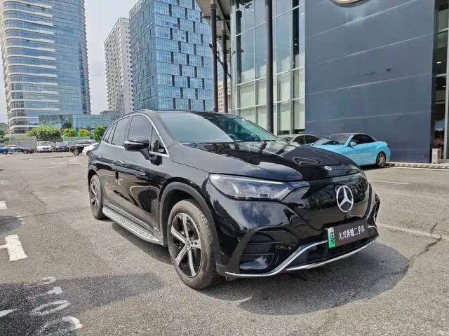 Mercedes-Benz EQE SUV — Фото автомобиля 3