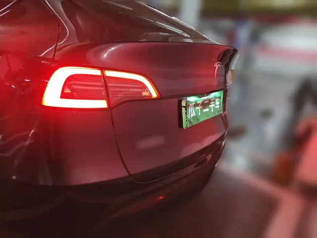 Tesla Model Y — Фото автомобиля 3