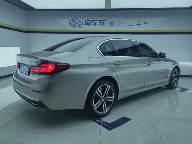 BMW 5 Series — Фото автомобиля 3
