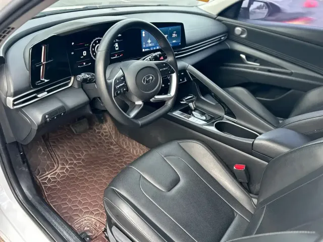 Hyundai Elantra 2022 1.5L CVT LUX Premium Edition — Фото автомобиля 8